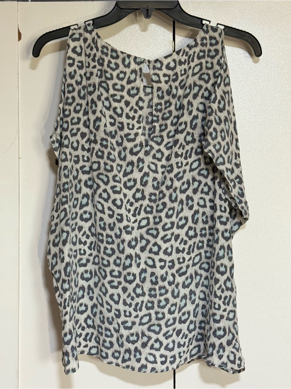 Joie 100% Silk Leopard Print Cold Shoulder Blouse Flutter Sleeve Small - Picture 4 of 14